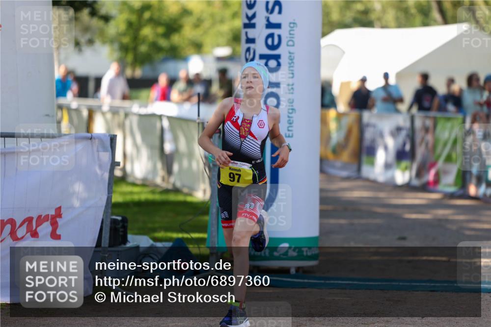 01.09.2024 - 17. Tribühne Triathlon Michael Strokosch http://msf.ph/oto/6897360 01.09.2024 09:51:53 Ziel 97 meine-sportfotos.de