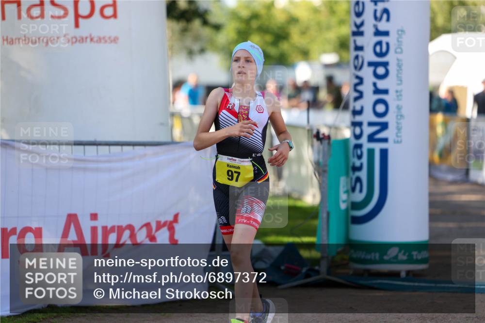 01.09.2024 - 17. Tribühne Triathlon Michael Strokosch http://msf.ph/oto/6897372 01.09.2024 09:51:54 Ziel 97 meine-sportfotos.de