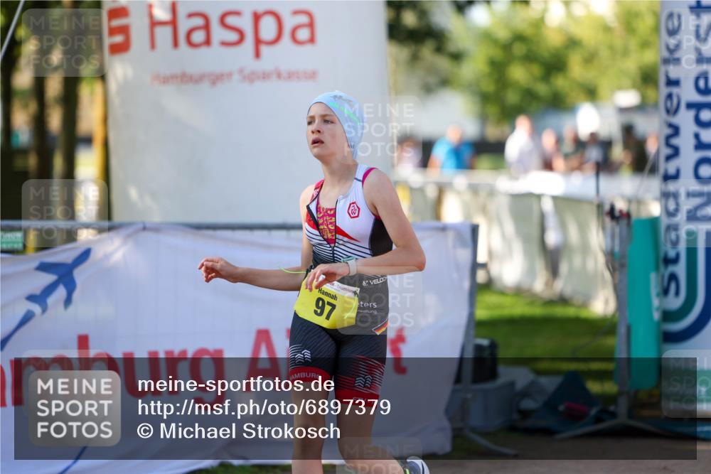 01.09.2024 - 17. Tribühne Triathlon Michael Strokosch http://msf.ph/oto/6897379 01.09.2024 09:51:54 Ziel 97 meine-sportfotos.de