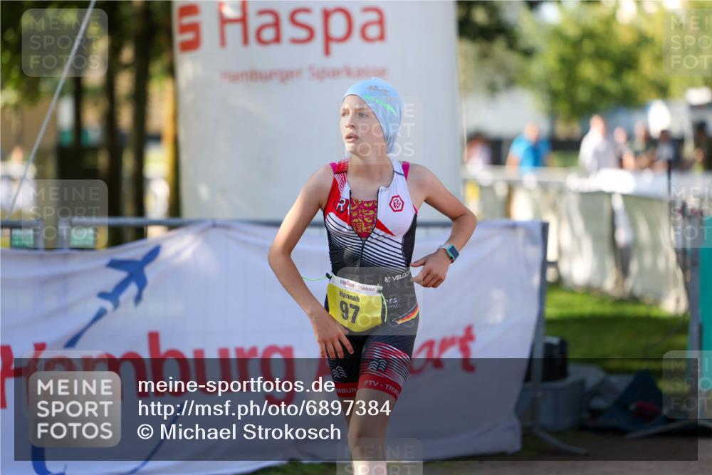 01.09.2024 - 17. Tribühne Triathlon Michael Strokosch http://msf.ph/oto/6897384 01.09.2024 09:51:55 Ziel 97 meine-sportfotos.de