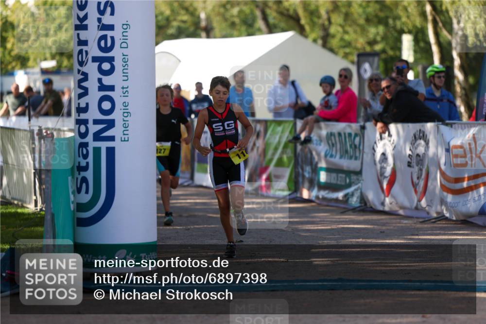 01.09.2024 - 17. Tribühne Triathlon Michael Strokosch http://msf.ph/oto/6897398 01.09.2024 09:52:09 Ziel 110, 127 meine-sportfotos.de