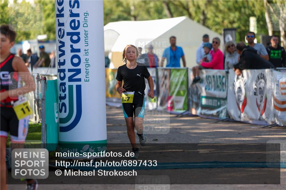 01.09.2024 - 17. Tribühne Triathlon Michael Strokosch http://msf.ph/oto/6897433 01.09.2024 09:52:11 Ziel 110, 127 meine-sportfotos.de