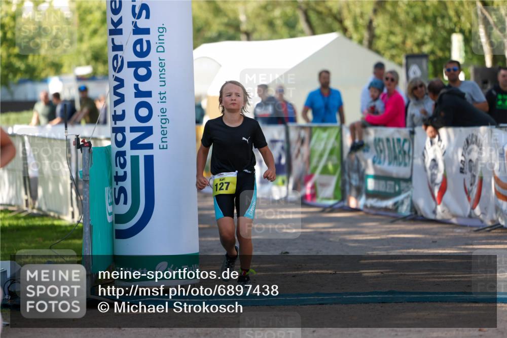 01.09.2024 - 17. Tribühne Triathlon Michael Strokosch http://msf.ph/oto/6897438 01.09.2024 09:52:11 Ziel 110, 127 meine-sportfotos.de