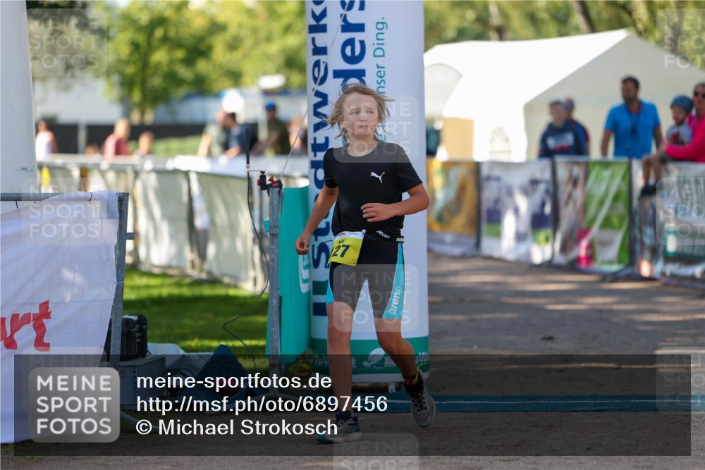 01.09.2024 - 17. Tribühne Triathlon Michael Strokosch http://msf.ph/oto/6897456 01.09.2024 09:52:12 Ziel 110, 127 meine-sportfotos.de