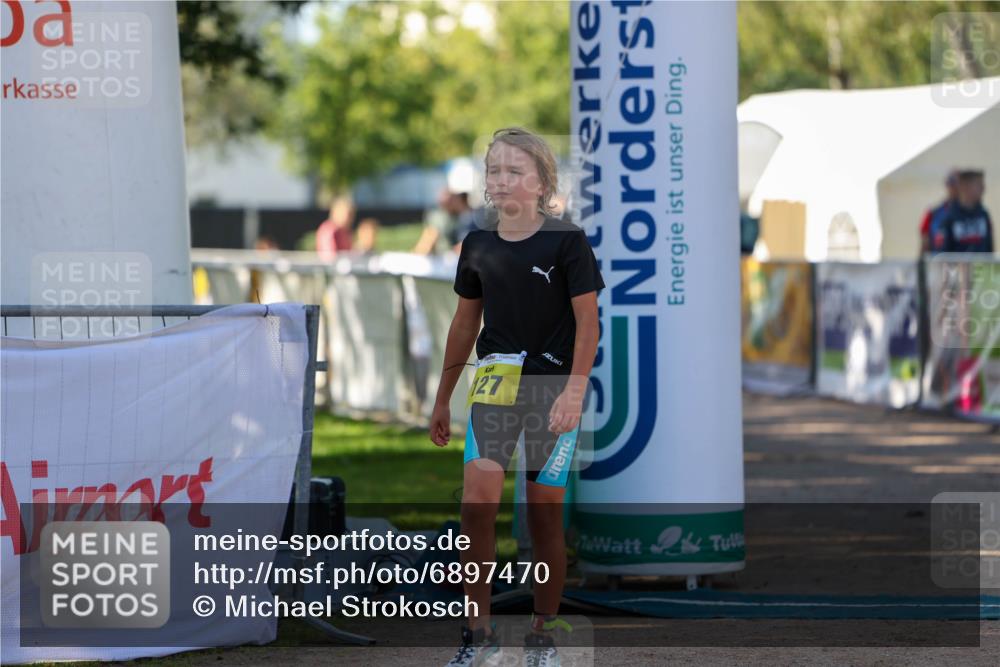 01.09.2024 - 17. Tribühne Triathlon Michael Strokosch http://msf.ph/oto/6897470 01.09.2024 09:52:13 Ziel 110, 127 meine-sportfotos.de