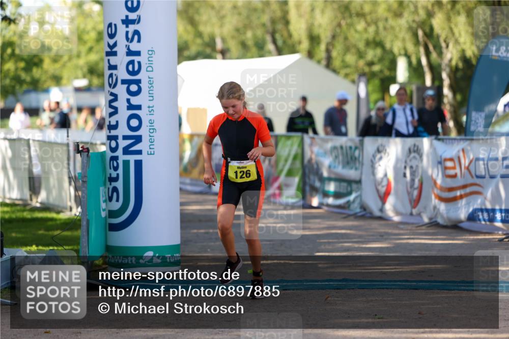 01.09.2024 - 17. Tribühne Triathlon Michael Strokosch http://msf.ph/oto/6897885 01.09.2024 09:55:05 Ziel 126 meine-sportfotos.de