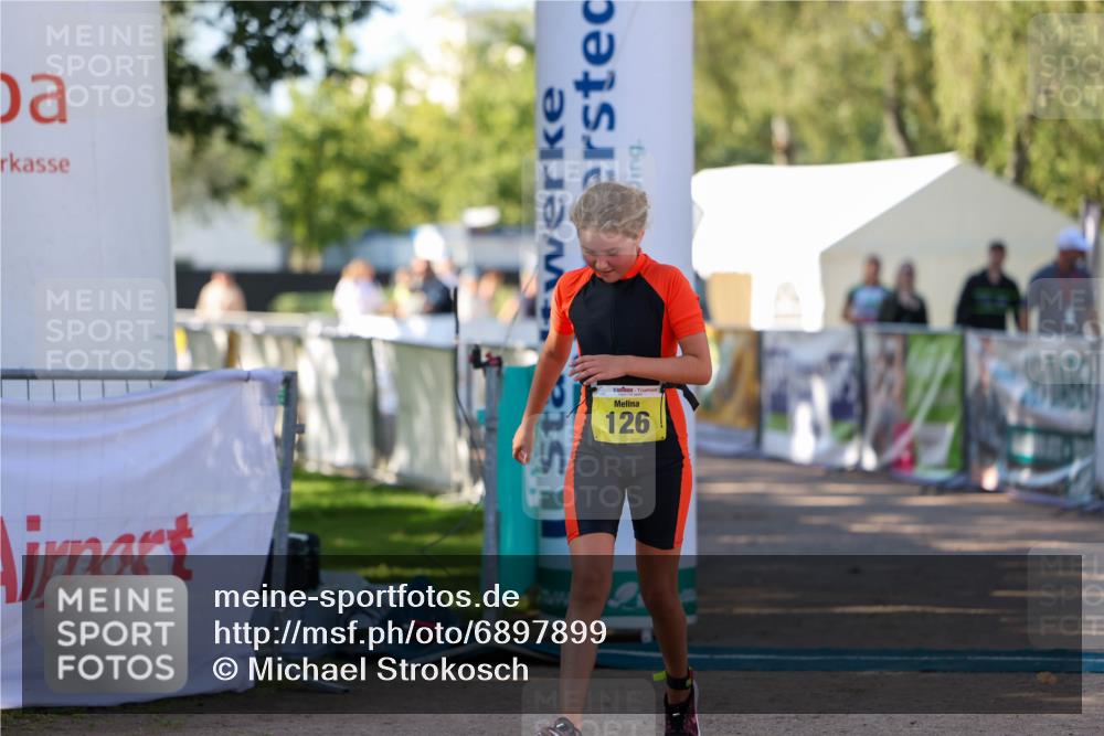 01.09.2024 - 17. Tribühne Triathlon Michael Strokosch http://msf.ph/oto/6897899 01.09.2024 09:55:05 Ziel 126 meine-sportfotos.de