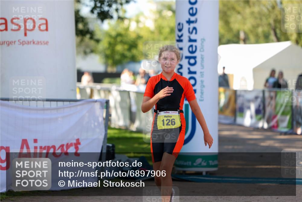 01.09.2024 - 17. Tribühne Triathlon Michael Strokosch http://msf.ph/oto/6897906 01.09.2024 09:55:06 Ziel 126 meine-sportfotos.de