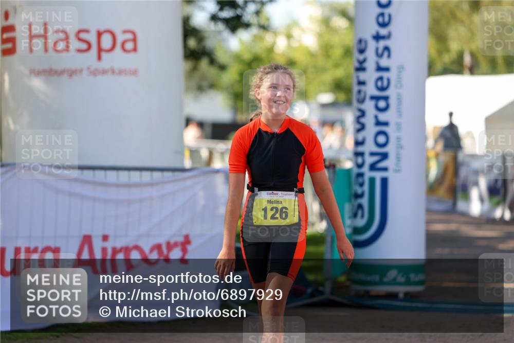 01.09.2024 - 17. Tribühne Triathlon Michael Strokosch http://msf.ph/oto/6897929 01.09.2024 09:55:07 Ziel 126 meine-sportfotos.de