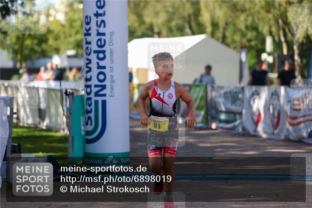 01.09.2024 - 17. Tribühne Triathlon Michael Strokosch http://msf.ph/oto/6898019 01.09.2024 09:55:22 Ziel 91 meine-sportfotos.de