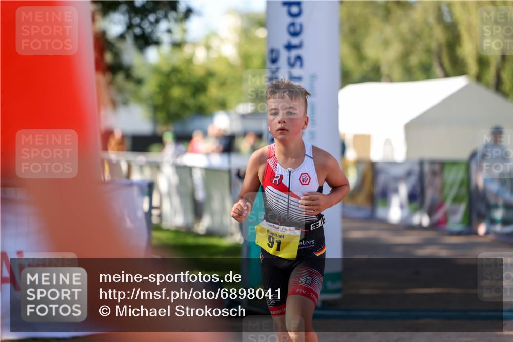 01.09.2024 - 17. Tribühne Triathlon Michael Strokosch http://msf.ph/oto/6898041 01.09.2024 09:55:23 Ziel 91 meine-sportfotos.de