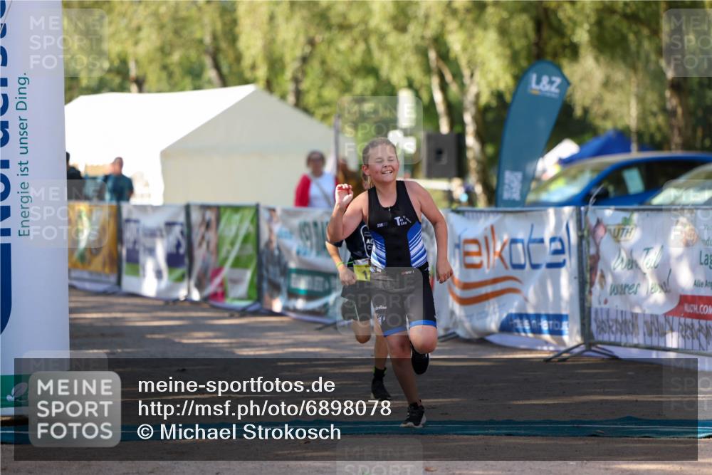 01.09.2024 - 17. Tribühne Triathlon Michael Strokosch http://msf.ph/oto/6898078 01.09.2024 09:55:45 Ziel 116, 122 meine-sportfotos.de