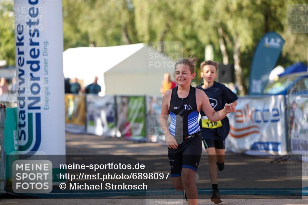 01.09.2024 - 17. Tribühne Triathlon Michael Strokosch http://msf.ph/oto/6898097 01.09.2024 09:55:46 Ziel 116, 122 meine-sportfotos.de