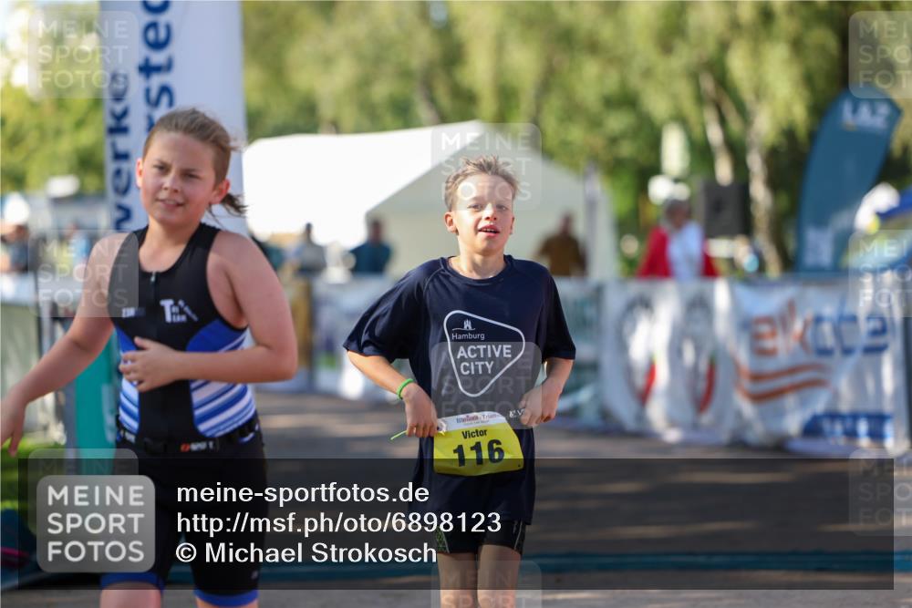 01.09.2024 - 17. Tribühne Triathlon Michael Strokosch http://msf.ph/oto/6898123 01.09.2024 09:55:48 Ziel 74, 116, 122 meine-sportfotos.de