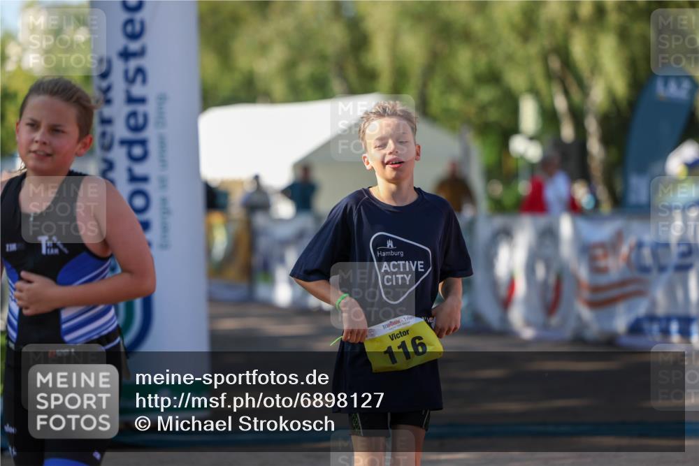 01.09.2024 - 17. Tribühne Triathlon Michael Strokosch http://msf.ph/oto/6898127 01.09.2024 09:55:48 Ziel 74, 116, 122 meine-sportfotos.de