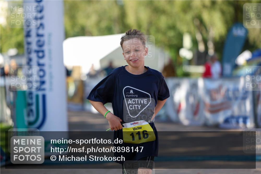 01.09.2024 - 17. Tribühne Triathlon Michael Strokosch http://msf.ph/oto/6898147 01.09.2024 09:55:49 Ziel 74, 116, 122 meine-sportfotos.de