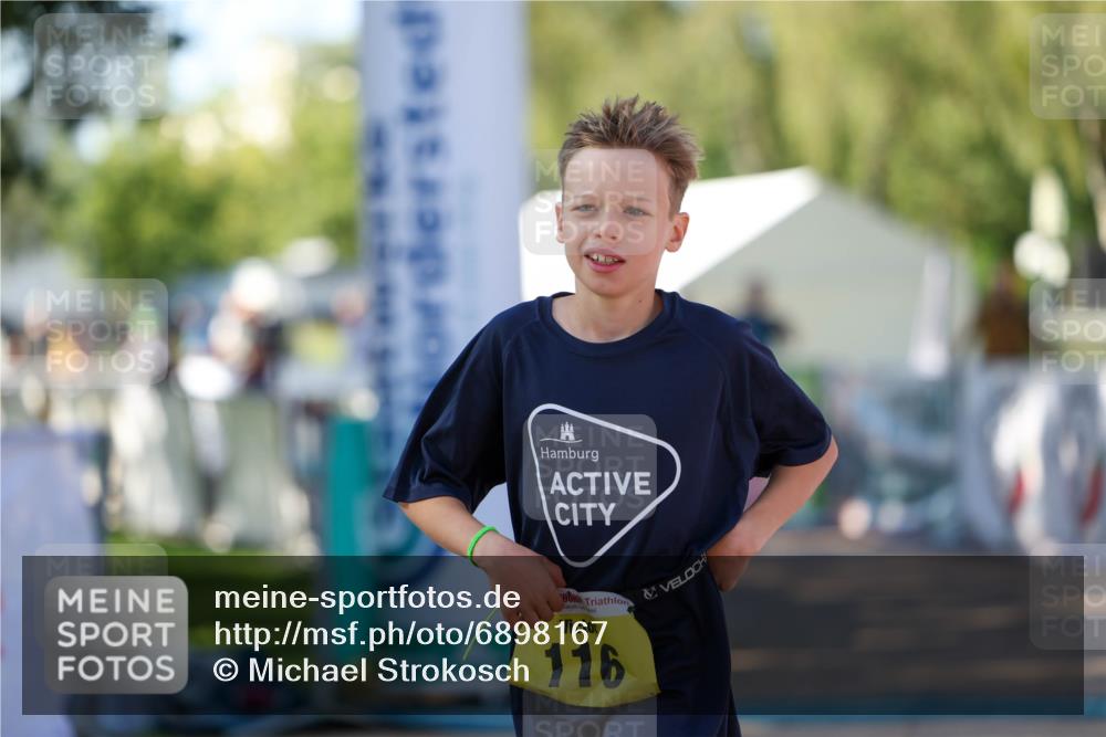 01.09.2024 - 17. Tribühne Triathlon Michael Strokosch http://msf.ph/oto/6898167 01.09.2024 09:55:50 Ziel 74, 116, 122 meine-sportfotos.de