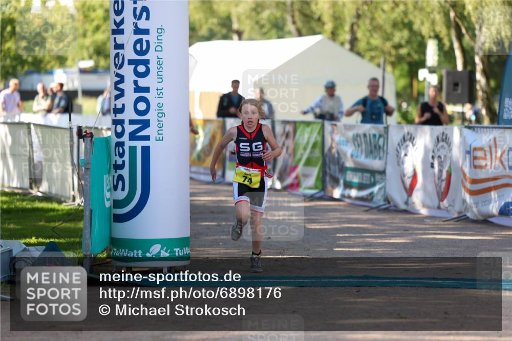 01.09.2024 - 17. Tribühne Triathlon Michael Strokosch http://msf.ph/oto/6898176 01.09.2024 09:55:54 Ziel 74, 95 meine-sportfotos.de