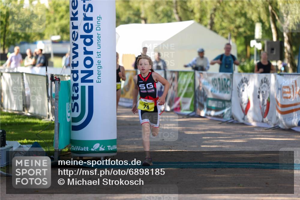 01.09.2024 - 17. Tribühne Triathlon Michael Strokosch http://msf.ph/oto/6898185 01.09.2024 09:55:54 Ziel 74, 95 meine-sportfotos.de