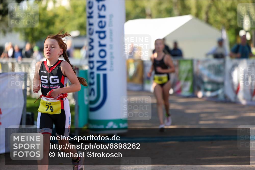 01.09.2024 - 17. Tribühne Triathlon Michael Strokosch http://msf.ph/oto/6898262 01.09.2024 09:55:56 Ziel 74, 95 meine-sportfotos.de