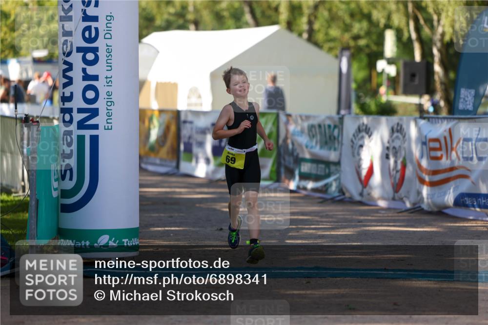 01.09.2024 - 17. Tribühne Triathlon Michael Strokosch http://msf.ph/oto/6898341 01.09.2024 09:57:19 Ziel 69 meine-sportfotos.de
