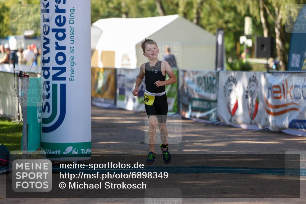 01.09.2024 - 17. Tribühne Triathlon Michael Strokosch http://msf.ph/oto/6898349 01.09.2024 09:57:19 Ziel 69 meine-sportfotos.de