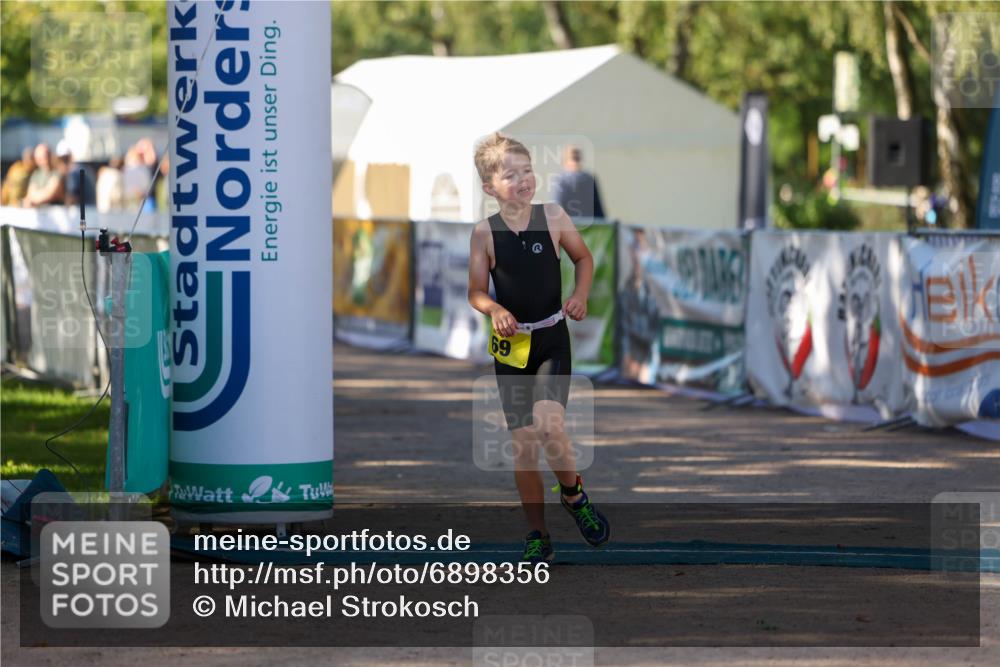 01.09.2024 - 17. Tribühne Triathlon Michael Strokosch http://msf.ph/oto/6898356 01.09.2024 09:57:19 Ziel 69 meine-sportfotos.de