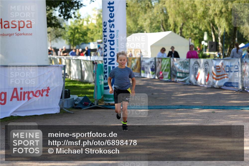 01.09.2024 - 17. Tribühne Triathlon Michael Strokosch http://msf.ph/oto/6898478 01.09.2024 10:01:22 Ziel 120 meine-sportfotos.de