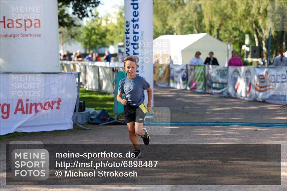 01.09.2024 - 17. Tribühne Triathlon Michael Strokosch http://msf.ph/oto/6898487 01.09.2024 10:01:22 Ziel 120 meine-sportfotos.de