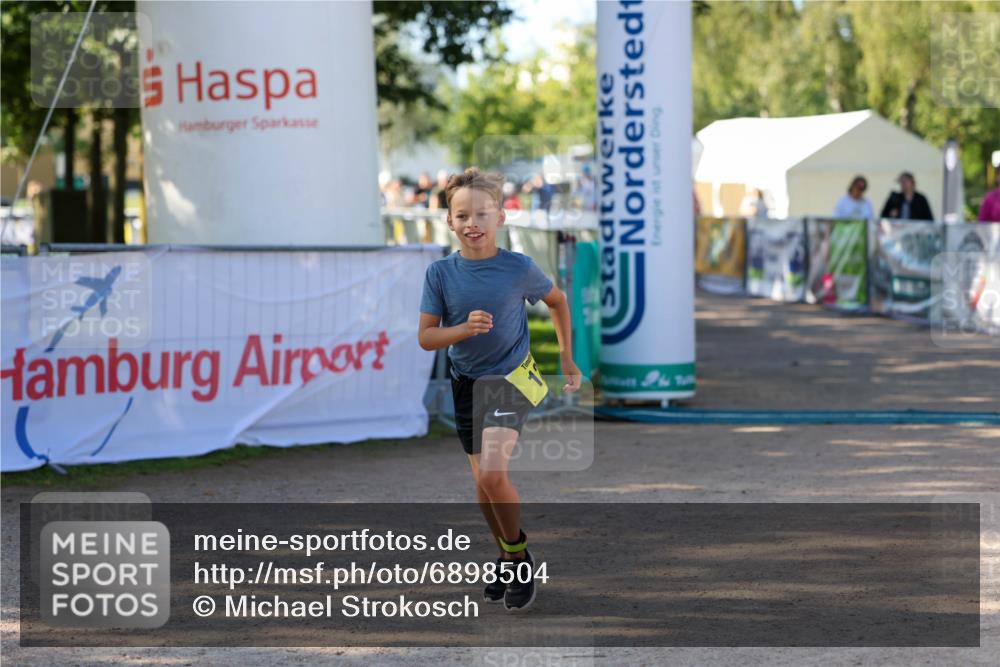 01.09.2024 - 17. Tribühne Triathlon Michael Strokosch http://msf.ph/oto/6898504 01.09.2024 10:01:23 Ziel 120 meine-sportfotos.de
