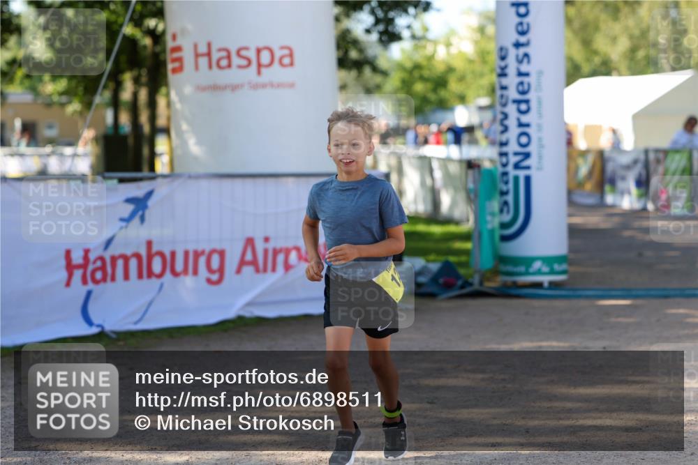 01.09.2024 - 17. Tribühne Triathlon Michael Strokosch http://msf.ph/oto/6898511 01.09.2024 10:01:23 Ziel 120 meine-sportfotos.de