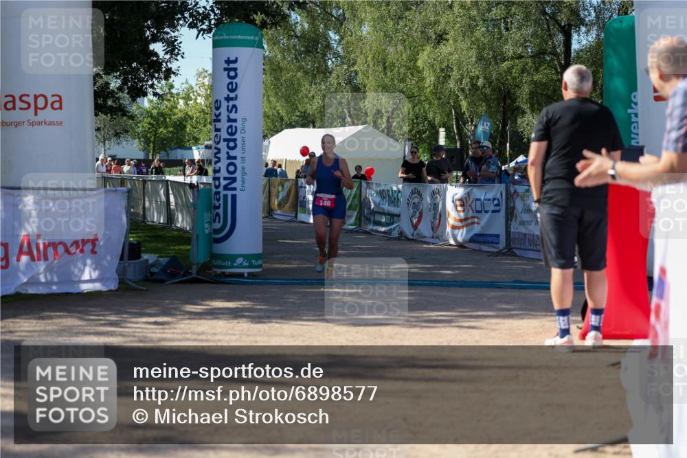 01.09.2024 - 17. Tribühne Triathlon Michael Strokosch http://msf.ph/oto/6898577 01.09.2024 10:43:42 Ziel 146 meine-sportfotos.de