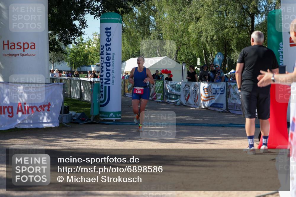 01.09.2024 - 17. Tribühne Triathlon Michael Strokosch http://msf.ph/oto/6898586 01.09.2024 10:43:42 Ziel 146 meine-sportfotos.de