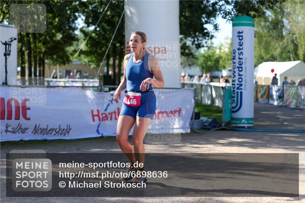 01.09.2024 - 17. Tribühne Triathlon Michael Strokosch http://msf.ph/oto/6898636 01.09.2024 10:43:45 Ziel 146 meine-sportfotos.de