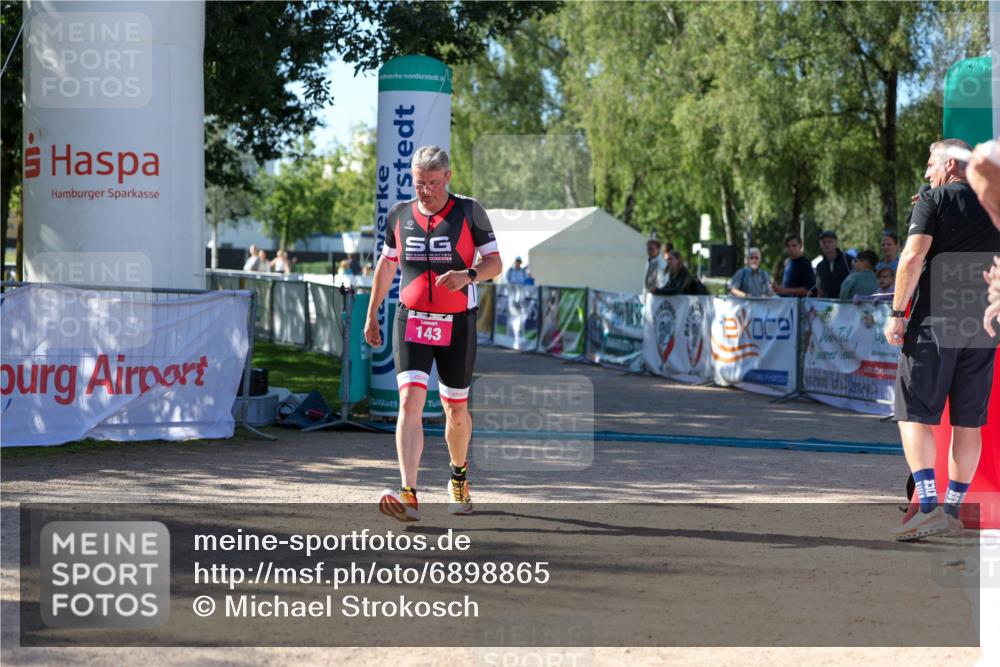 01.09.2024 - 17. Tribühne Triathlon Michael Strokosch http://msf.ph/oto/6898865 01.09.2024 10:46:54 Ziel 143 meine-sportfotos.de