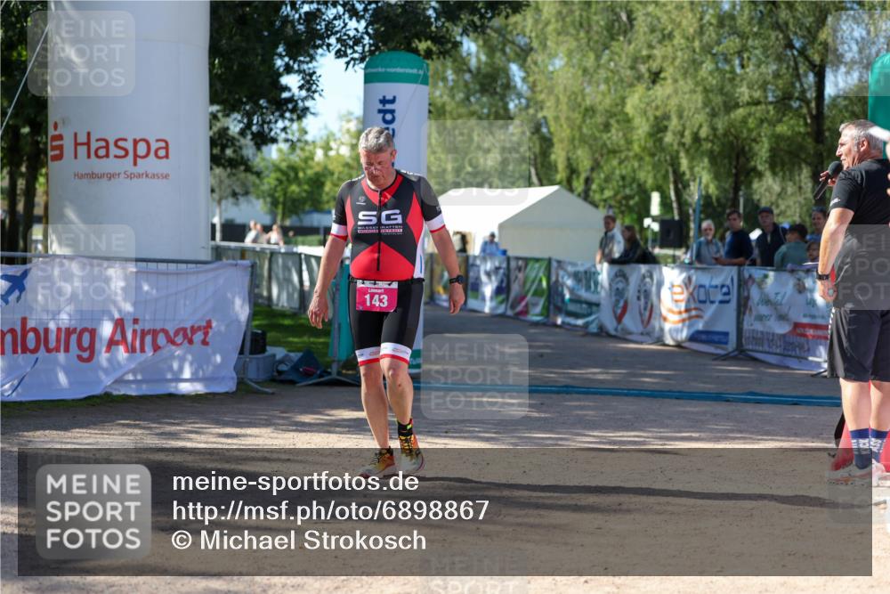 01.09.2024 - 17. Tribühne Triathlon Michael Strokosch http://msf.ph/oto/6898867 01.09.2024 10:46:54 Ziel 143 meine-sportfotos.de