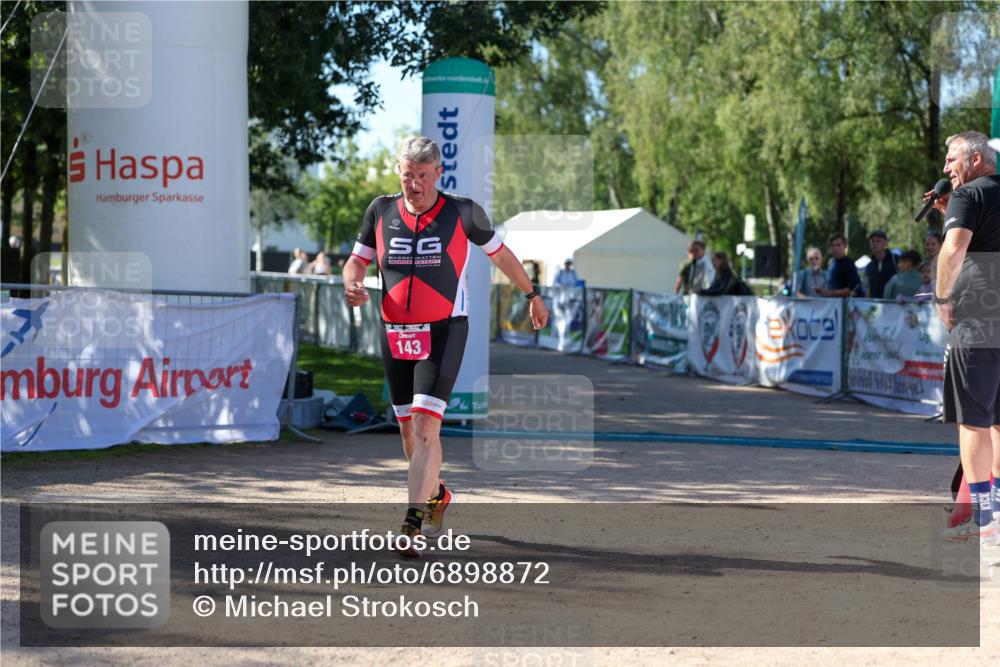 01.09.2024 - 17. Tribühne Triathlon Michael Strokosch http://msf.ph/oto/6898872 01.09.2024 10:46:54 Ziel 143 meine-sportfotos.de