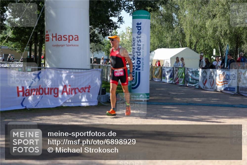 01.09.2024 - 17. Tribühne Triathlon Michael Strokosch http://msf.ph/oto/6898929 01.09.2024 10:48:00 Ziel 1070 meine-sportfotos.de