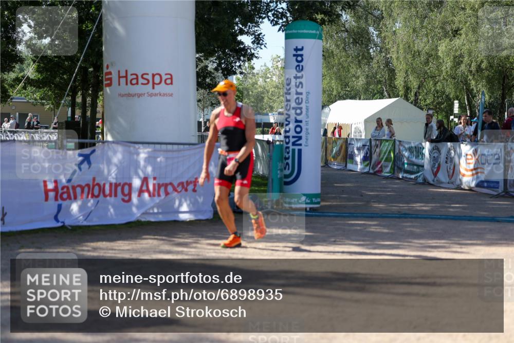 01.09.2024 - 17. Tribühne Triathlon Michael Strokosch http://msf.ph/oto/6898935 01.09.2024 10:48:00 Ziel 1070 meine-sportfotos.de