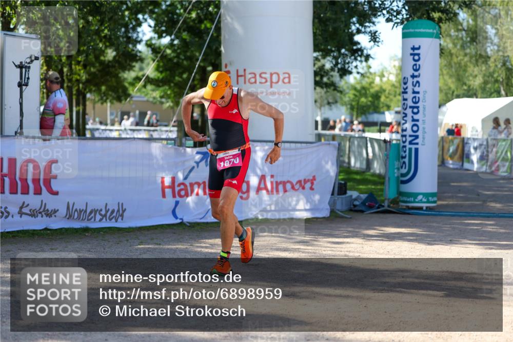 01.09.2024 - 17. Tribühne Triathlon Michael Strokosch http://msf.ph/oto/6898959 01.09.2024 10:48:01 Ziel 1070 meine-sportfotos.de