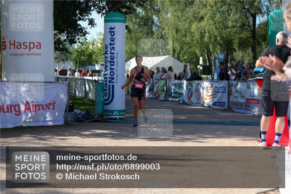 01.09.2024 - 17. Tribühne Triathlon Michael Strokosch http://msf.ph/oto/6899003 01.09.2024 10:48:29 Ziel 1065 meine-sportfotos.de