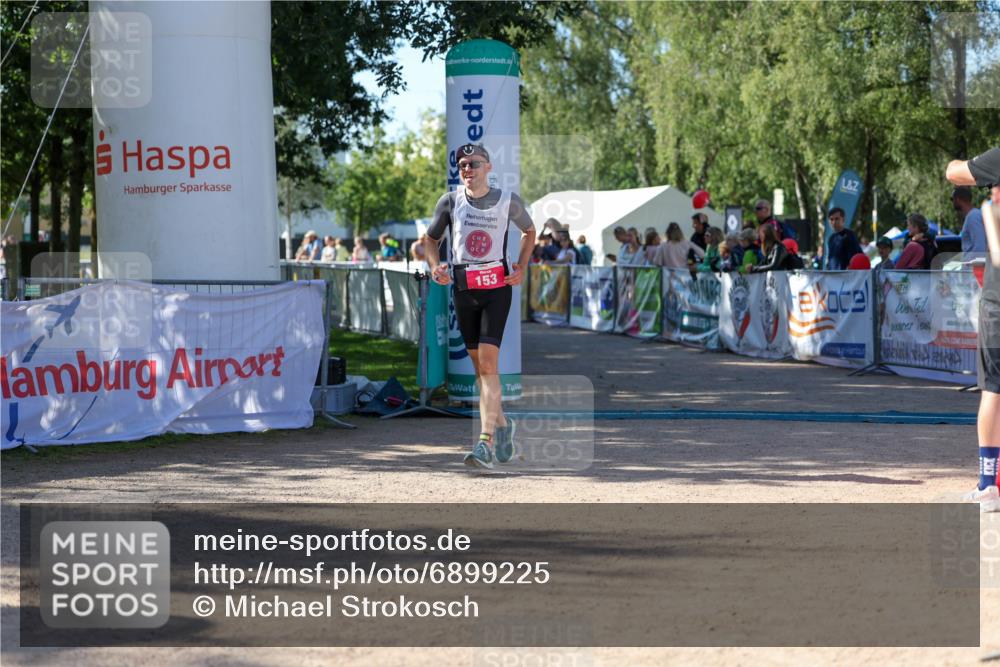 01.09.2024 - 17. Tribühne Triathlon Michael Strokosch http://msf.ph/oto/6899225 01.09.2024 10:50:11 Ziel 153 meine-sportfotos.de