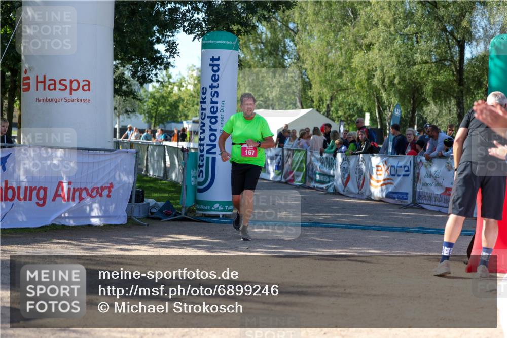 01.09.2024 - 17. Tribühne Triathlon Michael Strokosch http://msf.ph/oto/6899246 01.09.2024 10:50:26 Ziel 167 meine-sportfotos.de