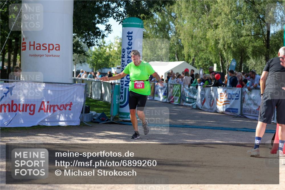 01.09.2024 - 17. Tribühne Triathlon Michael Strokosch http://msf.ph/oto/6899260 01.09.2024 10:50:27 Ziel 167 meine-sportfotos.de