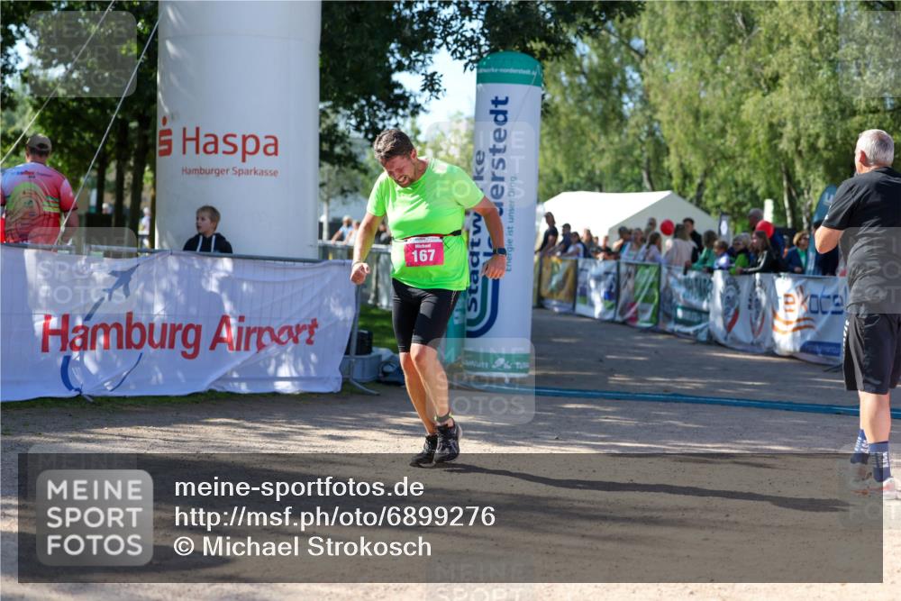 01.09.2024 - 17. Tribühne Triathlon Michael Strokosch http://msf.ph/oto/6899276 01.09.2024 10:50:28 Ziel 167 meine-sportfotos.de