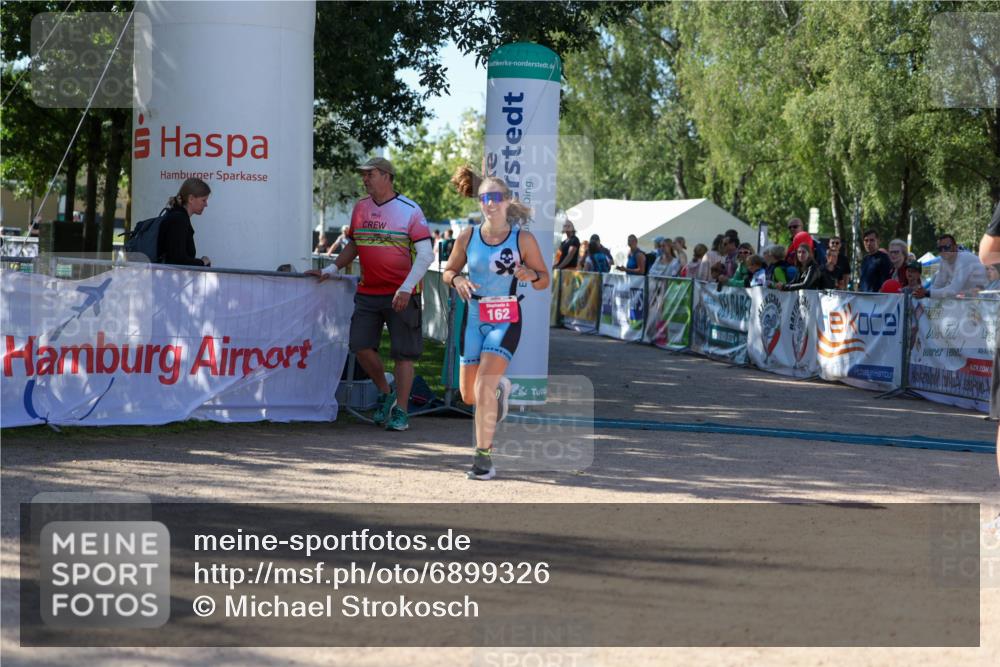 01.09.2024 - 17. Tribühne Triathlon Michael Strokosch http://msf.ph/oto/6899326 01.09.2024 10:50:41 Ziel 162 meine-sportfotos.de