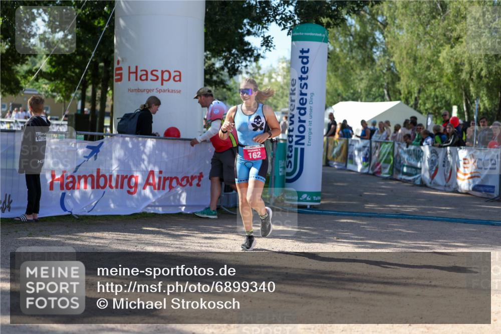 01.09.2024 - 17. Tribühne Triathlon Michael Strokosch http://msf.ph/oto/6899340 01.09.2024 10:50:42 Ziel 162 meine-sportfotos.de