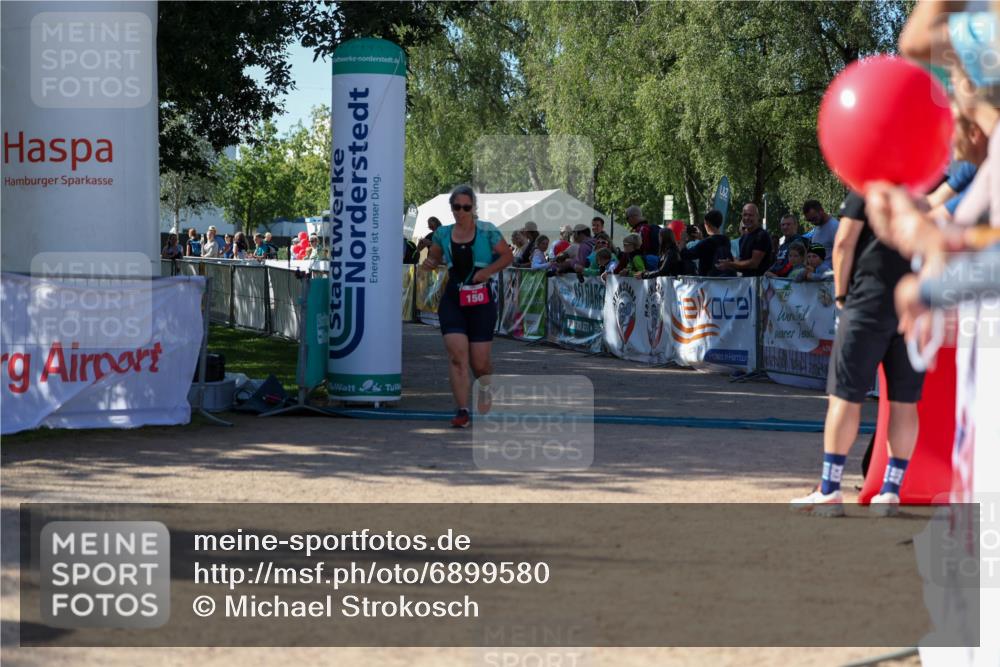 01.09.2024 - 17. Tribühne Triathlon Michael Strokosch http://msf.ph/oto/6899580 01.09.2024 10:53:18 Ziel 150 meine-sportfotos.de