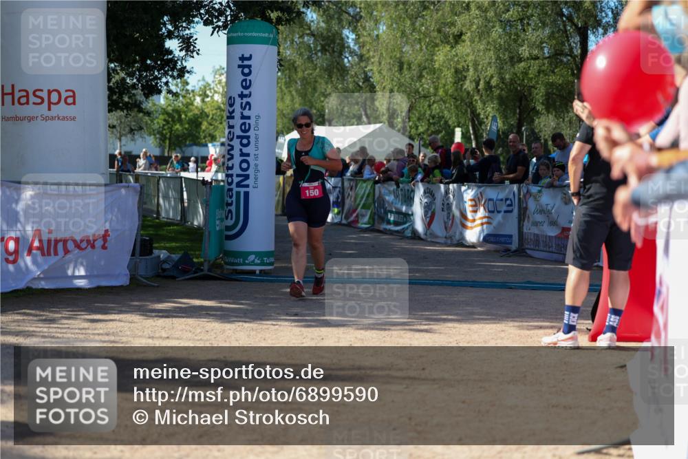 01.09.2024 - 17. Tribühne Triathlon Michael Strokosch http://msf.ph/oto/6899590 01.09.2024 10:53:19 Ziel 150 meine-sportfotos.de