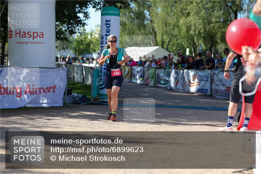 01.09.2024 - 17. Tribühne Triathlon Michael Strokosch http://msf.ph/oto/6899623 01.09.2024 10:53:20 Ziel 147, 150 meine-sportfotos.de